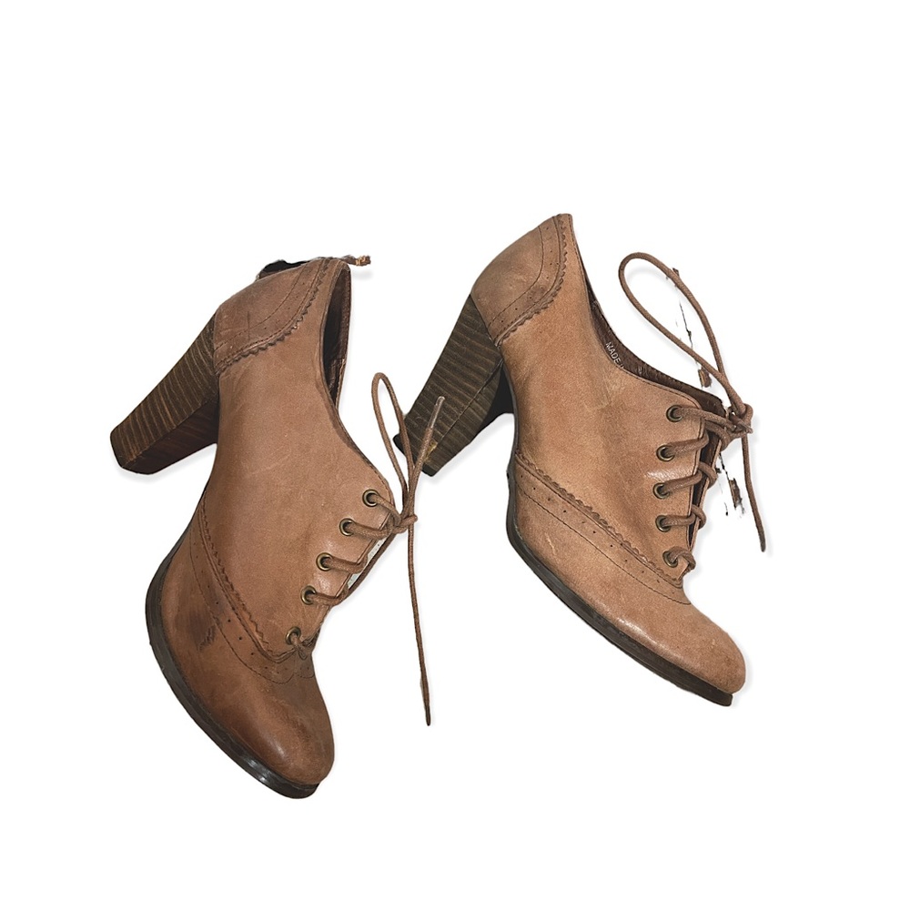 Urban Outfittere Kimchi Blue Brown Oxford Style 3 inch Heel size 7